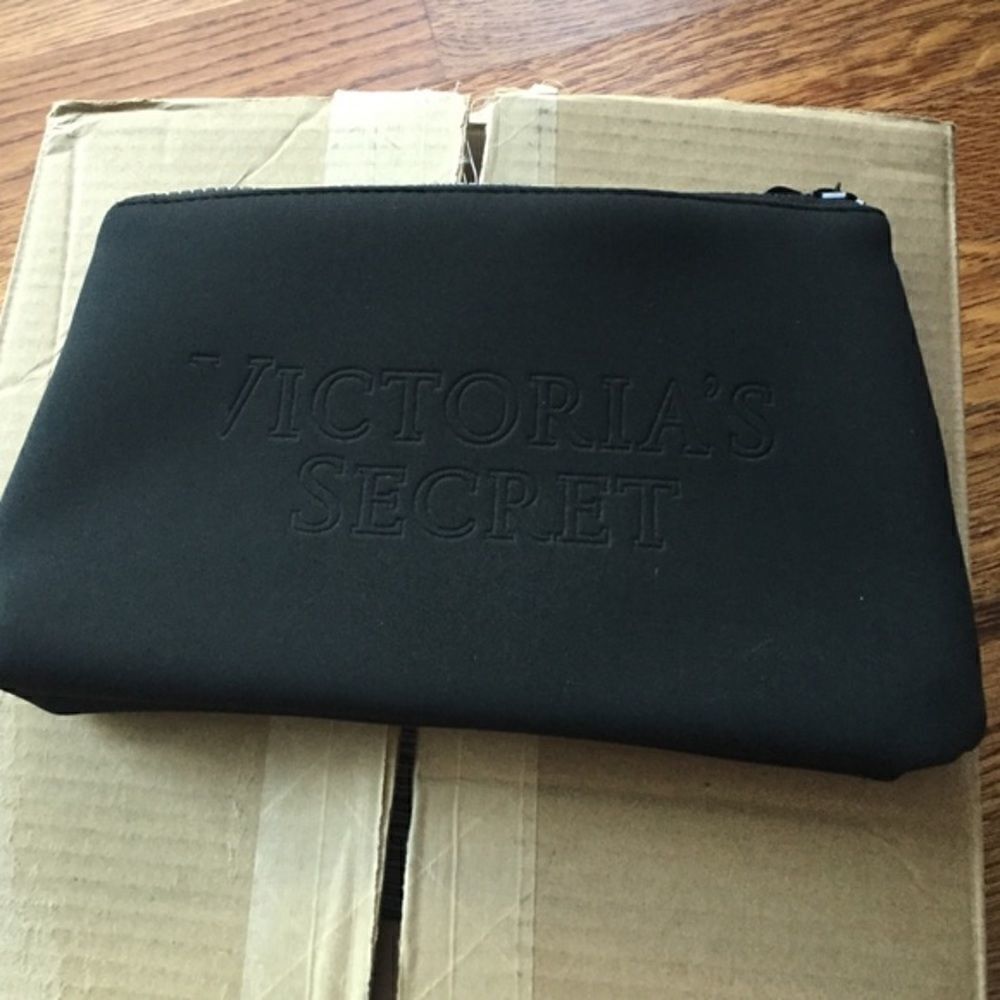 🎉1 hr sale 🎉Victoria secret zipper bag
